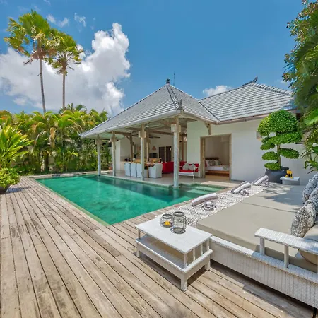 Promo 4 Bd Spacious Villa In Strategic Location